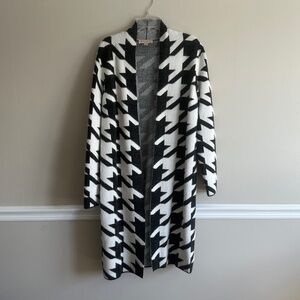 Philosophy black and white houndstooth open front long sweater, L